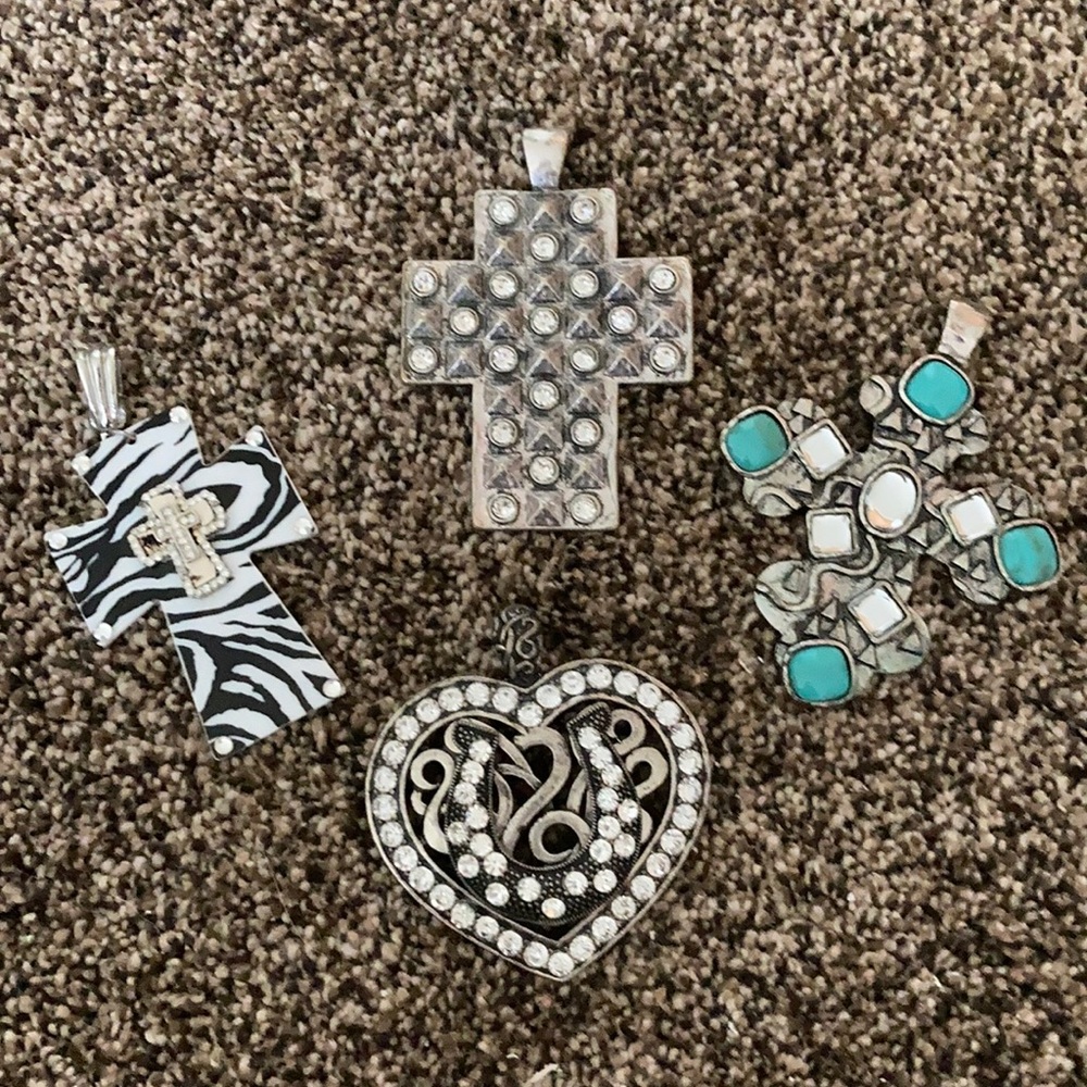 Interchangeable necklace pendants